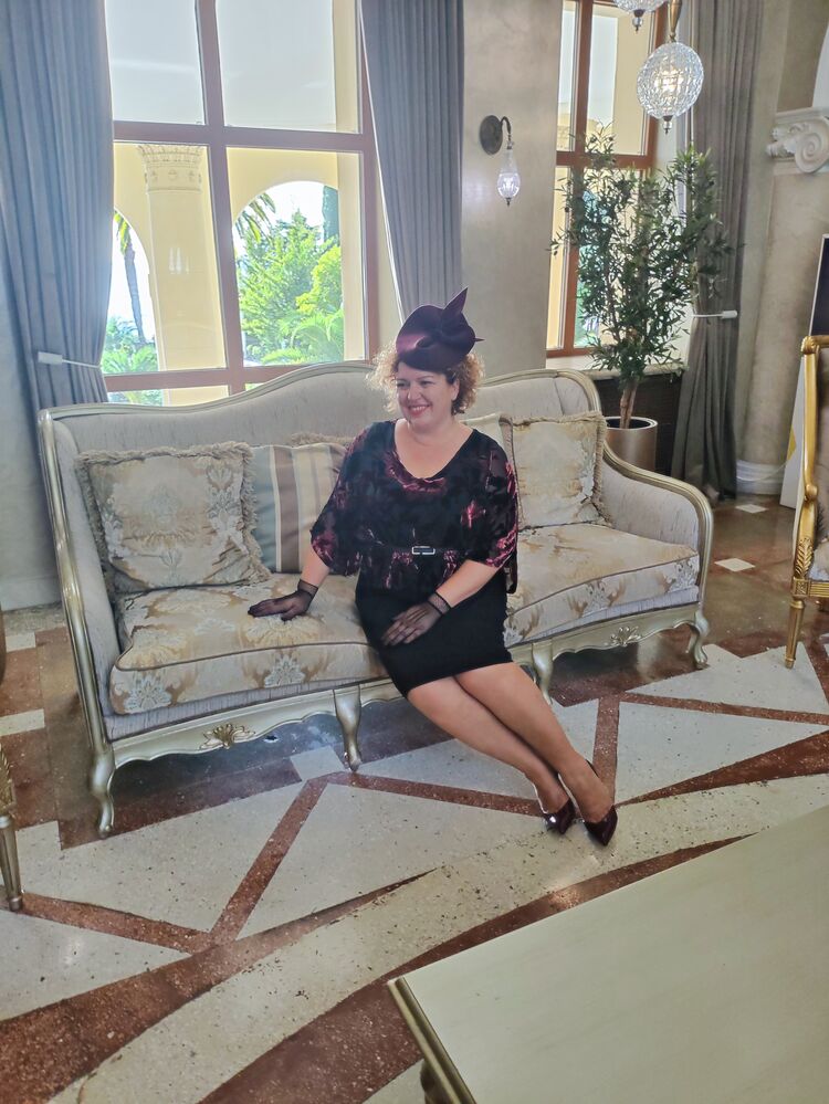  50394566  Elena, 51 ,    