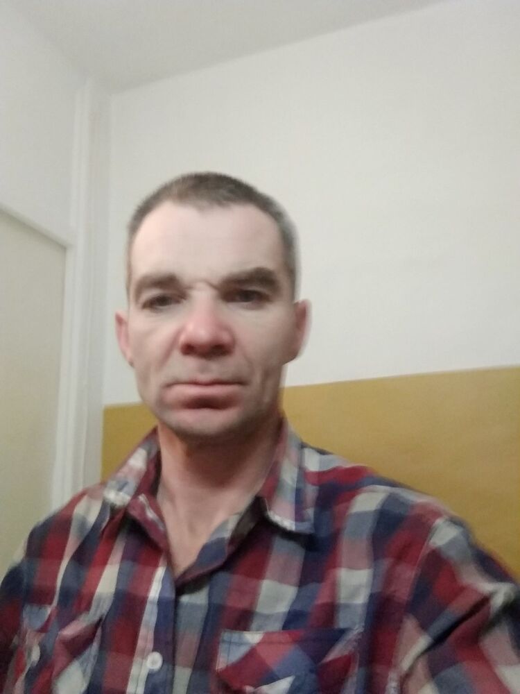  14952966  Robert, 48 ,    
