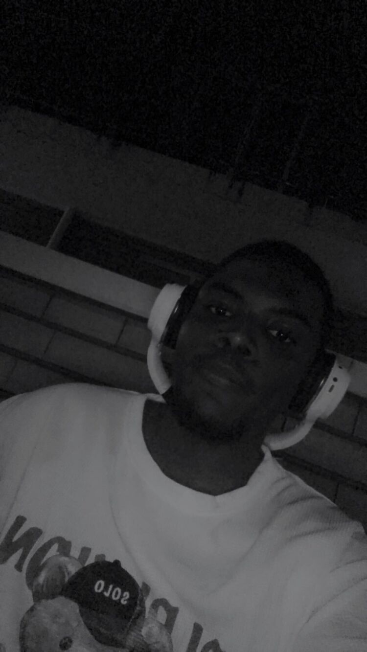  54758746  Olivier, 25 ,    