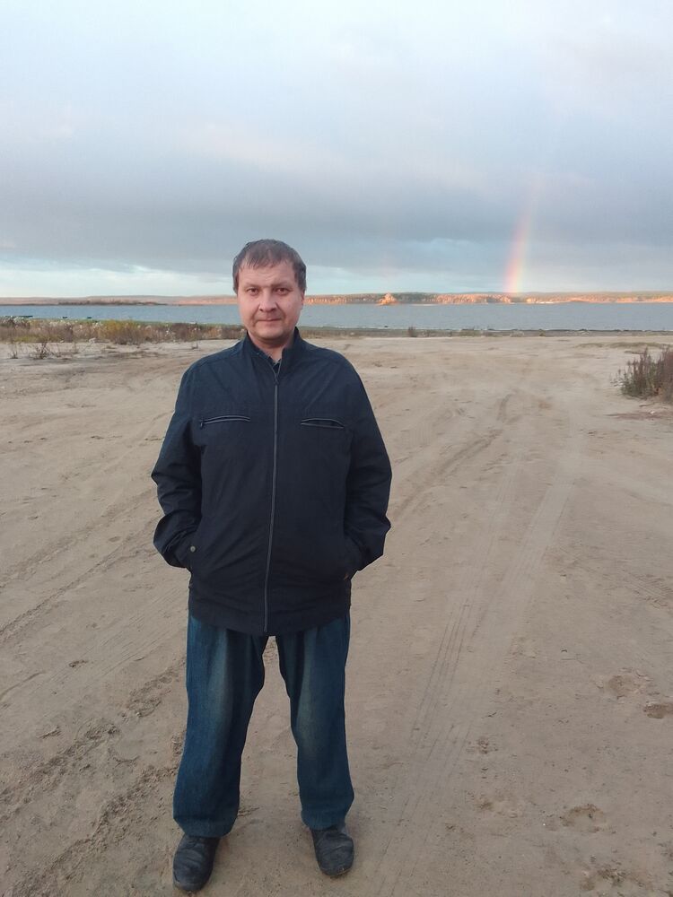  38569646  Martinovih, 46 ,    