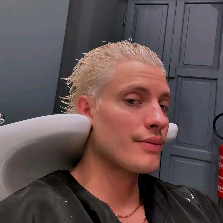  49867716  Matt rife, 25 ,    Rochelle Park