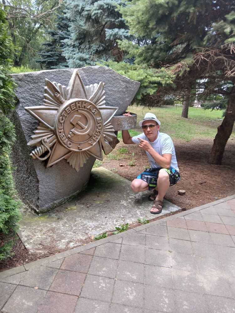  54071046  Pavel, 37 ,    