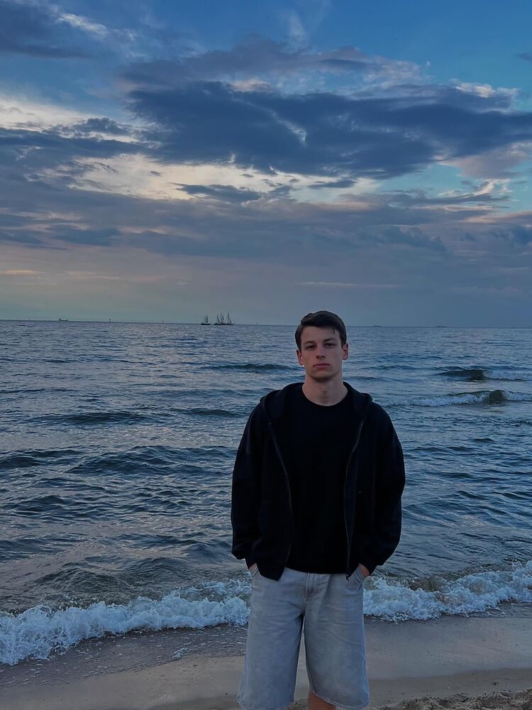  53254126  Vlad, 21 ,    