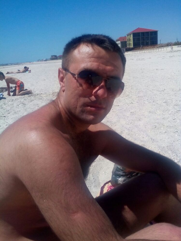  ,   Artem, 36 ,   