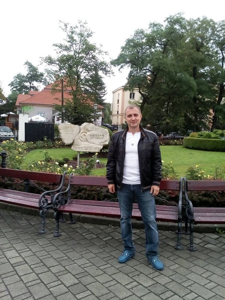  10298326  Sergei, 43 ,    