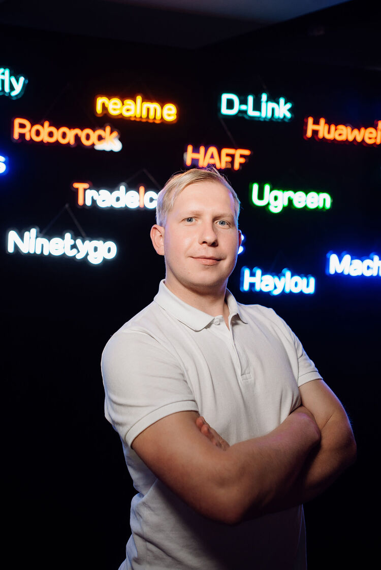  ,   Anton, 32 ,   ,   , c 