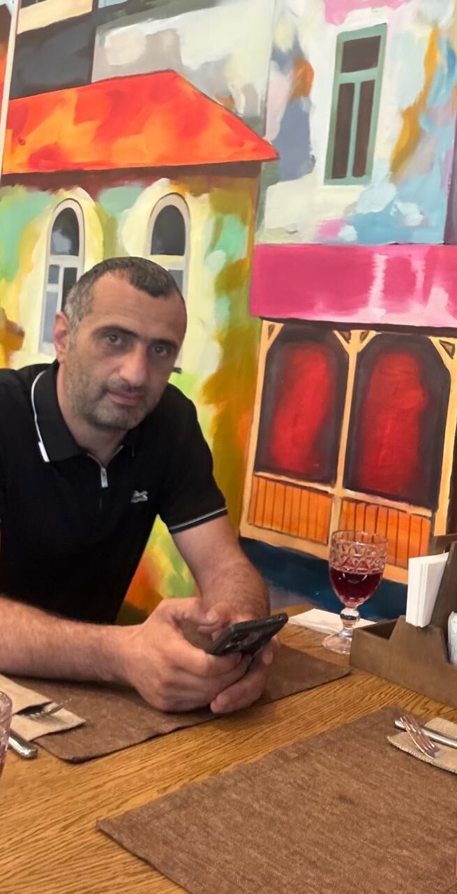  53102636  Aram, 40 ,    