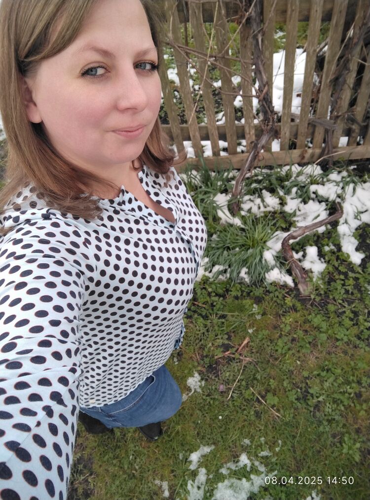  52339686  Julia, 32 ,    