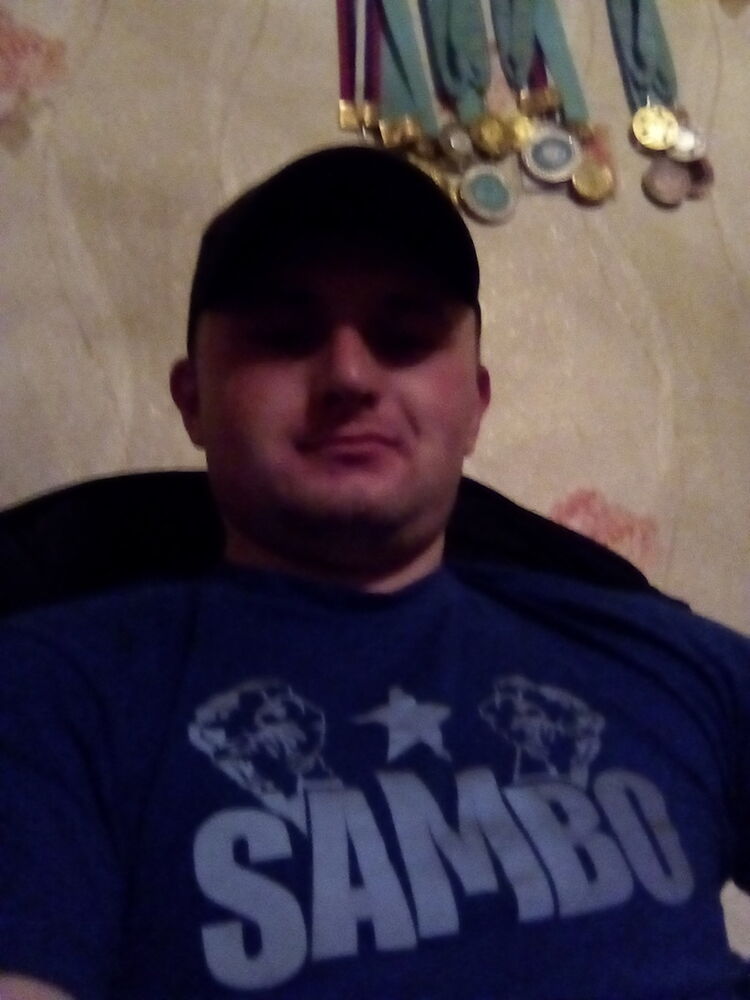  9270086  Viktor, 34 ,    