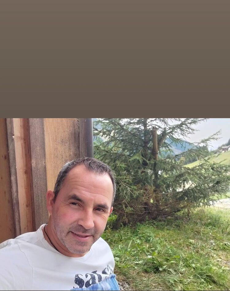  48122746  Vladimir, 59 ,    