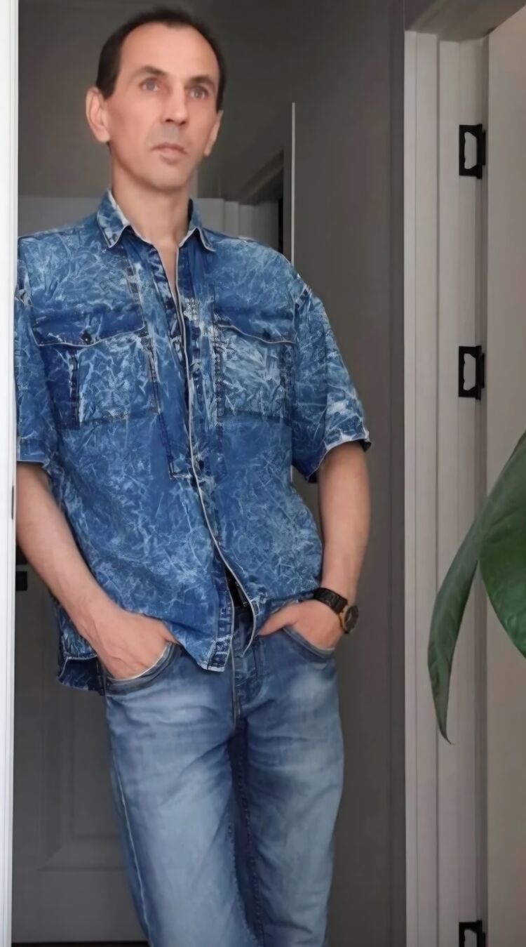  54464096  Igori, 42 ,    