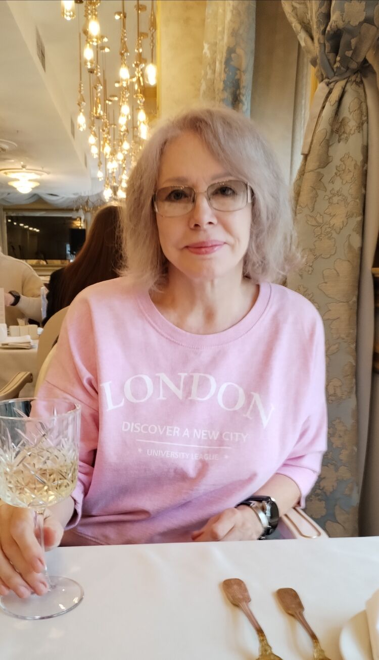  53919906  Elena, 63 ,    