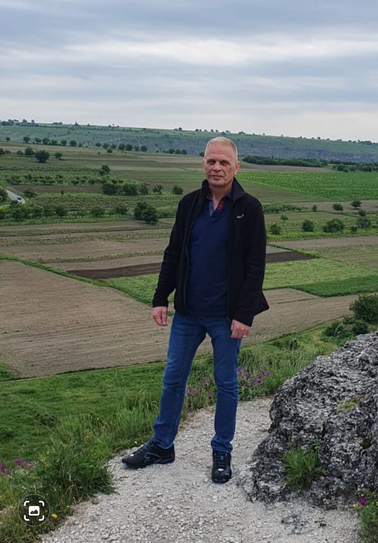  38314096  Vladimir, 58 ,    