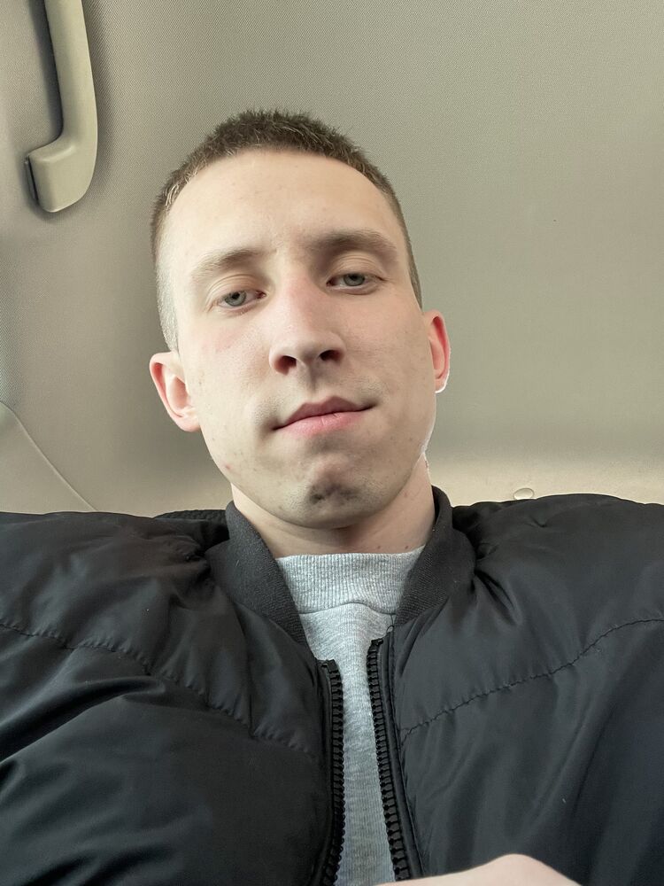  49920206  Pavel, 24 ,    