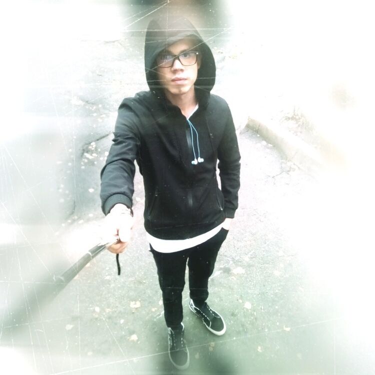  ,   Artur, 24 ,   ,   , c 
