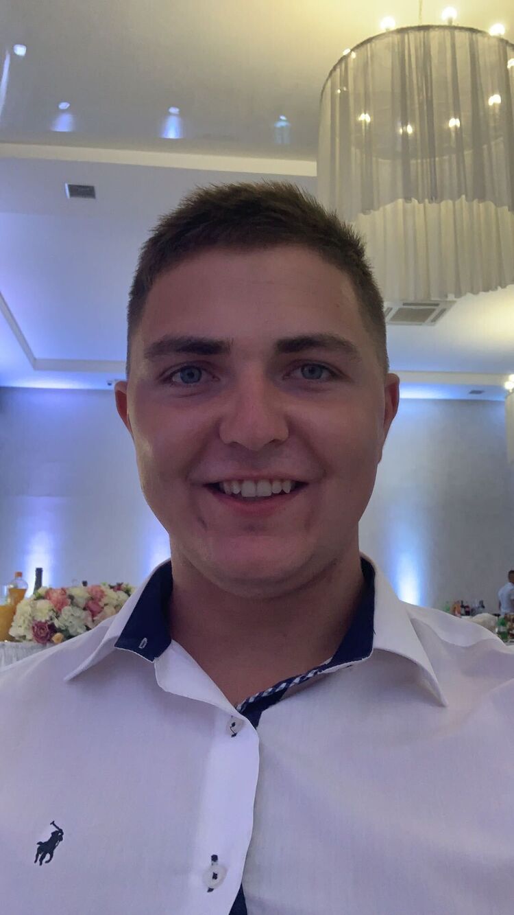  24554806  Gyula, 28 ,    