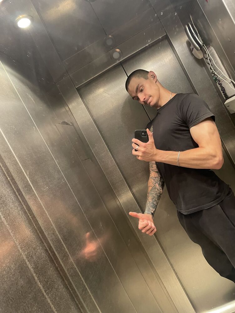  36805836  Thugarin, 27 ,    