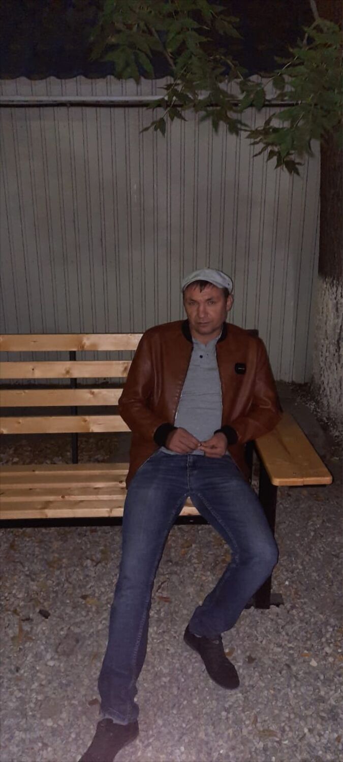  37758526  Sergei, 38 ,    