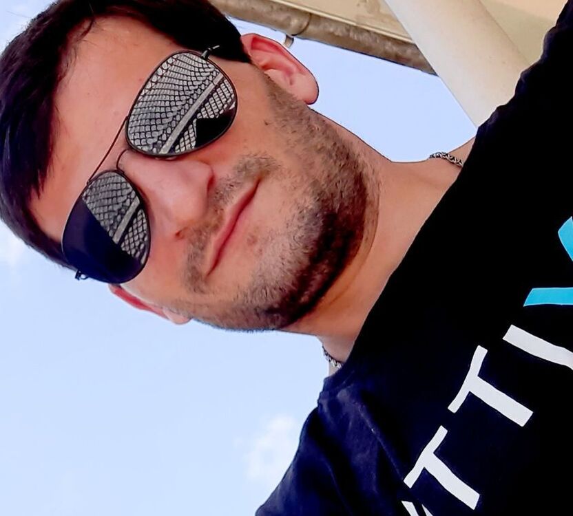  36902716  Erekle, 34 ,    