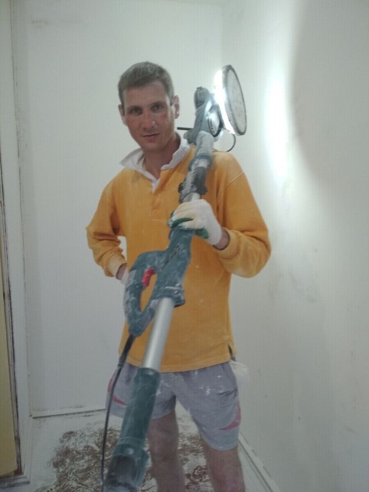  21112576  Alex, 40 ,    