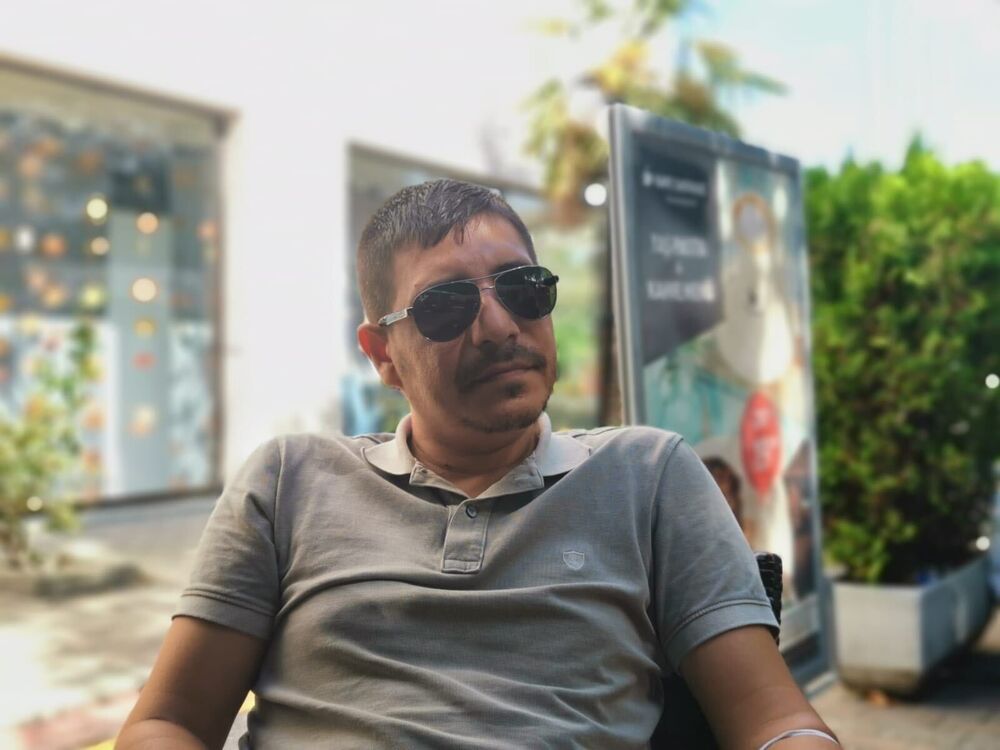  45579306  Nejat, 39 ,    