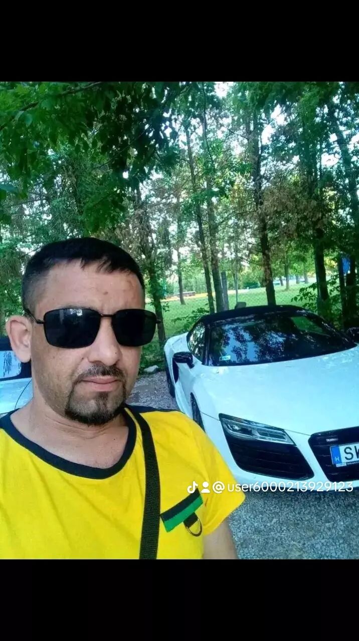  43249366  Artur, 37 ,    