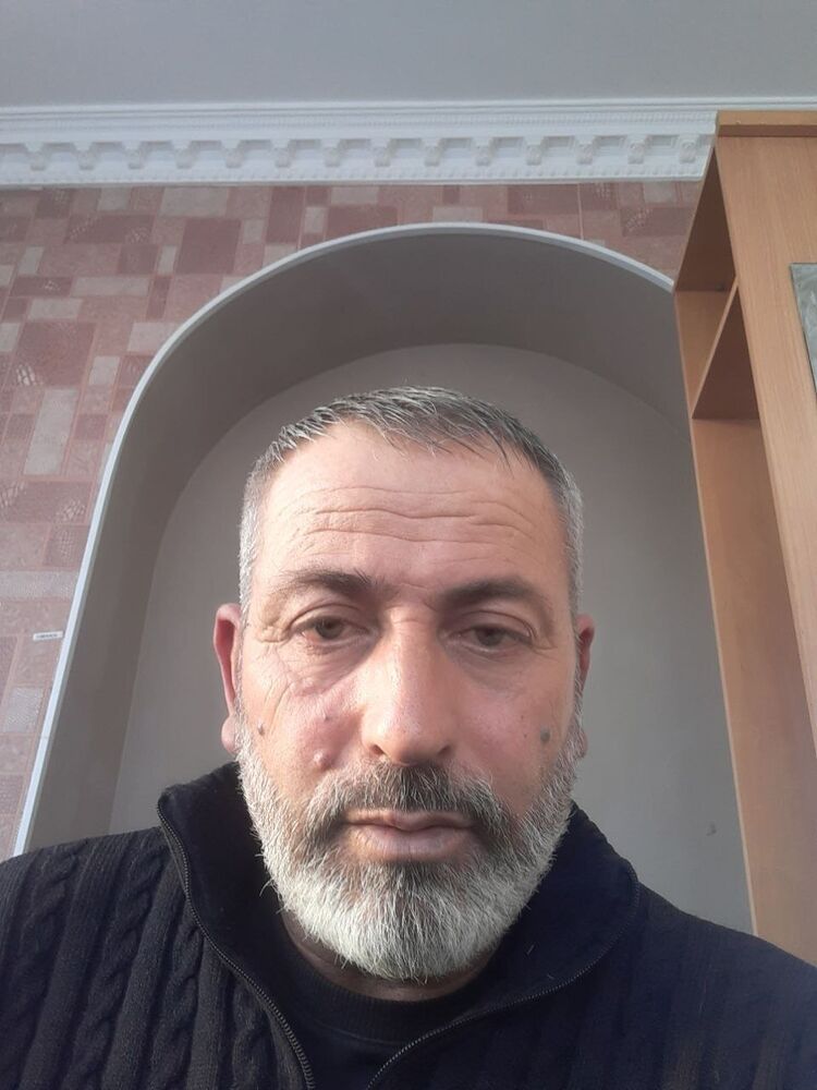  ,   Artur, 52 ,   ,   