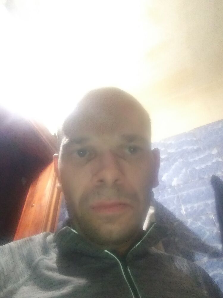  14831706  Igor, 44 ,    