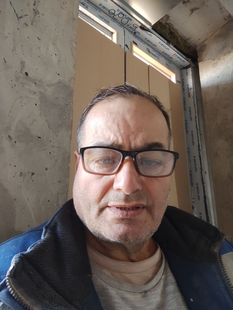  41985446  Sedat, 54 ,    
