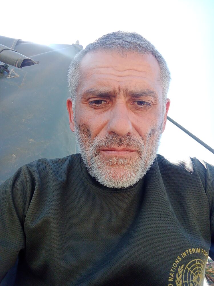  52205496  Arsen, 49 ,    