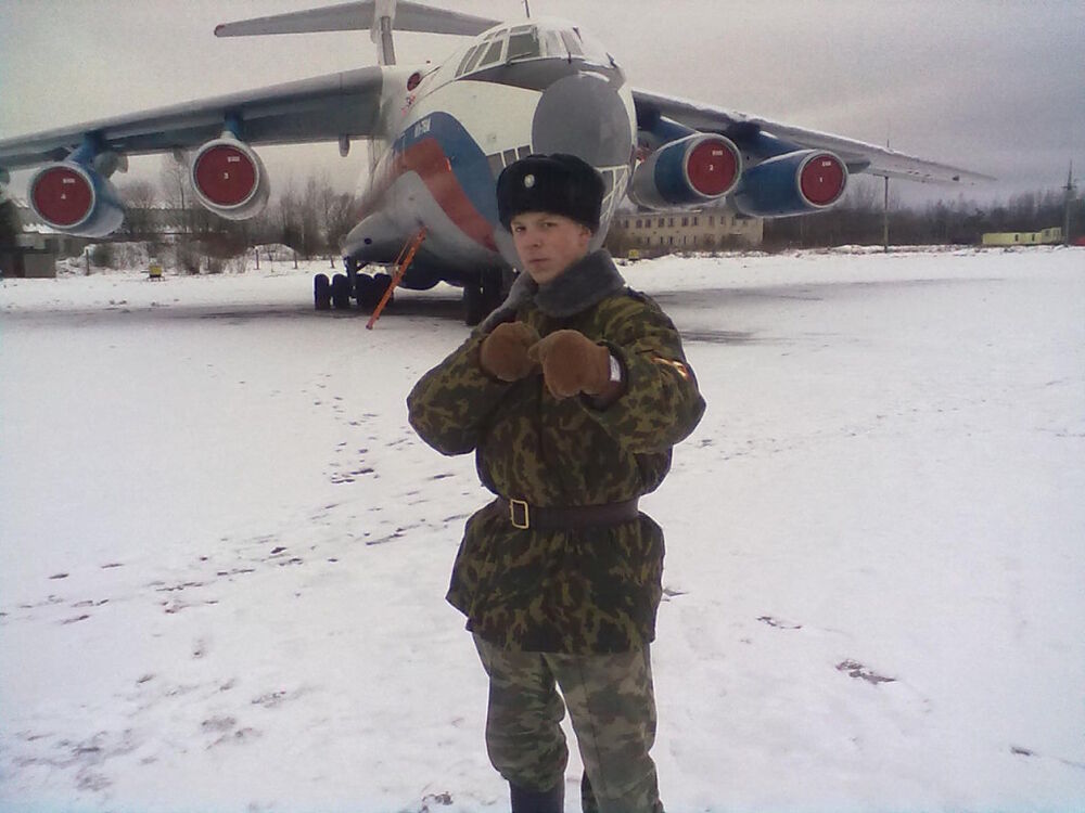  19181726  Viktor, 34 ,    