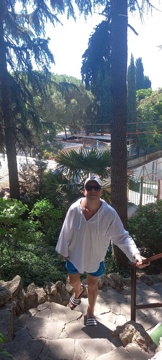  44104296  Oleg, 57 ,    