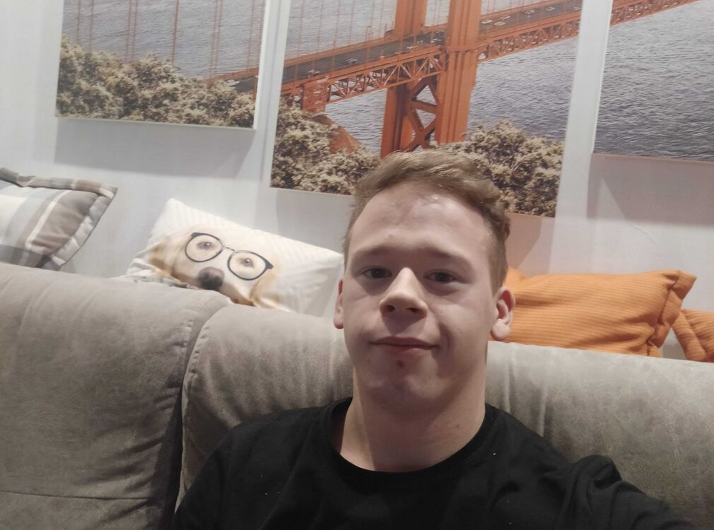  ,   Viktor, 26 ,   ,   