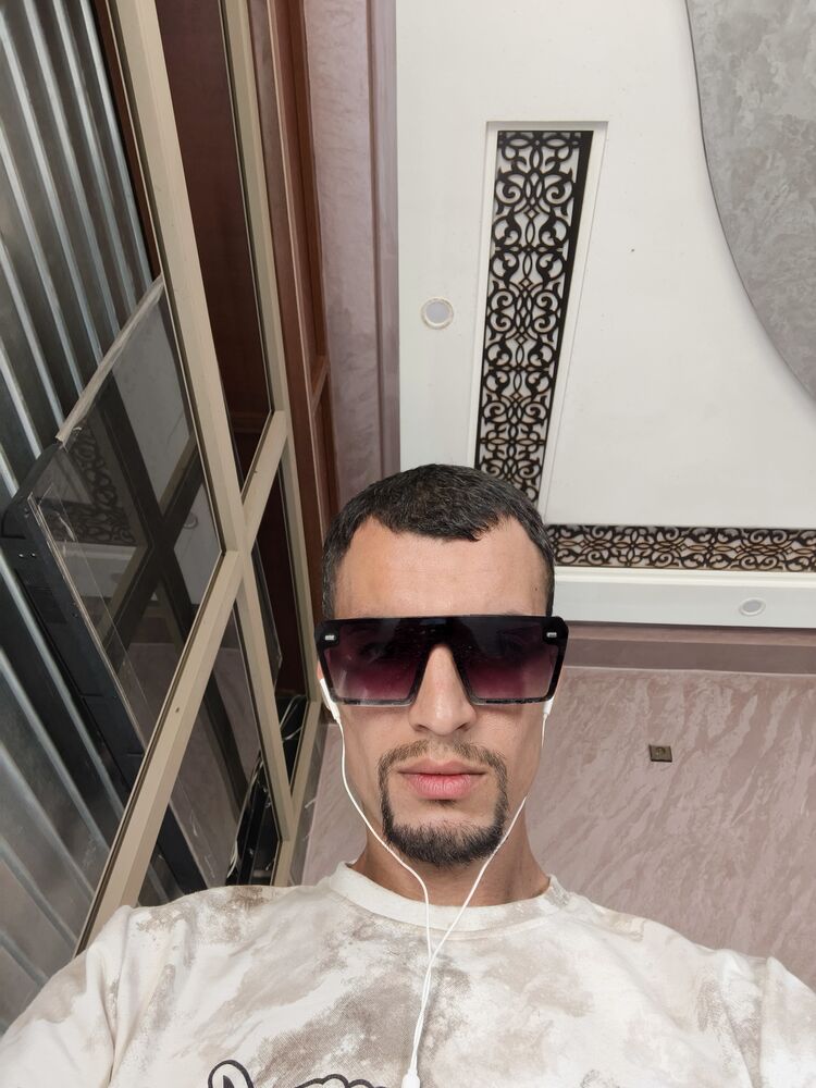  53908176  Younes, 29 ,    