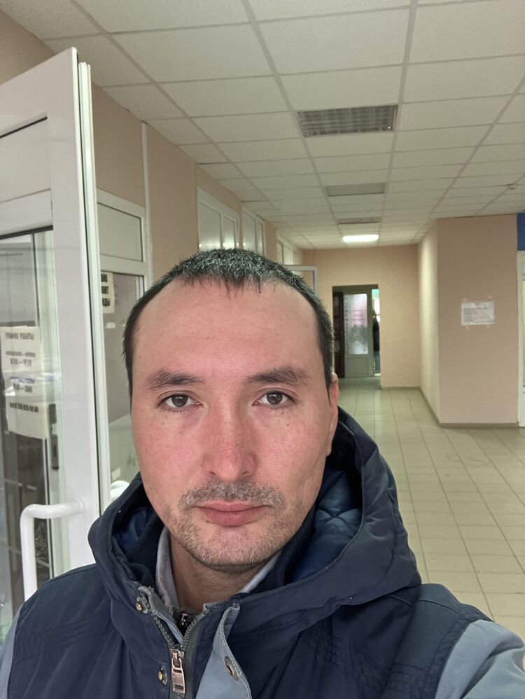  35710486  Alexandr, 38 ,    