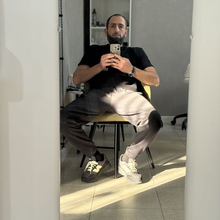  52126056  , 39 ,    