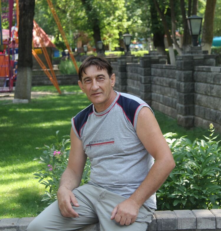  ,   Oleg, 55 ,   