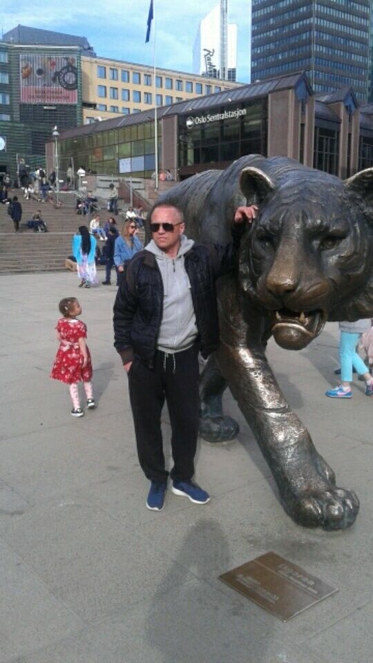  ,   Artur, 49 ,   ,   , c 