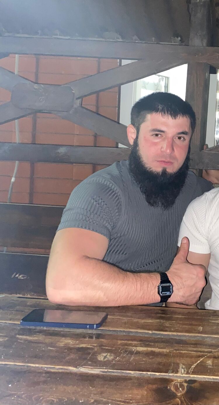  ,   Amir, 28 ,   ,   
