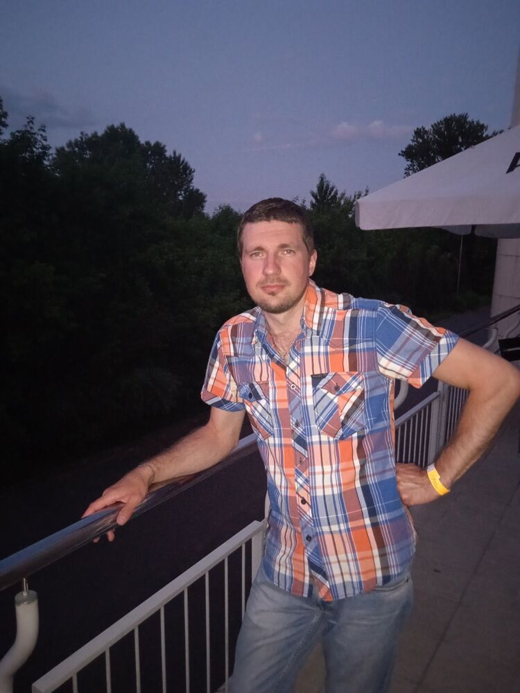  ,   Andrej, 37 ,   ,   , c 