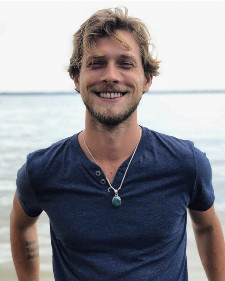  24242946  Luis, 37 ,    Hong Kong