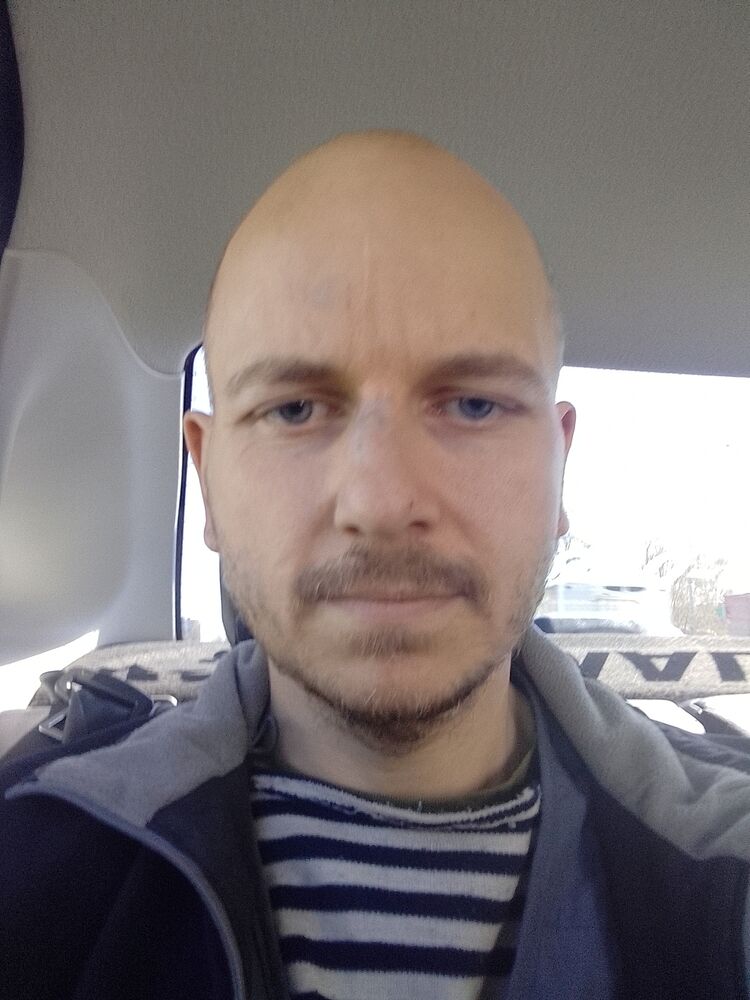  51940626  Vladimir, 42 ,    