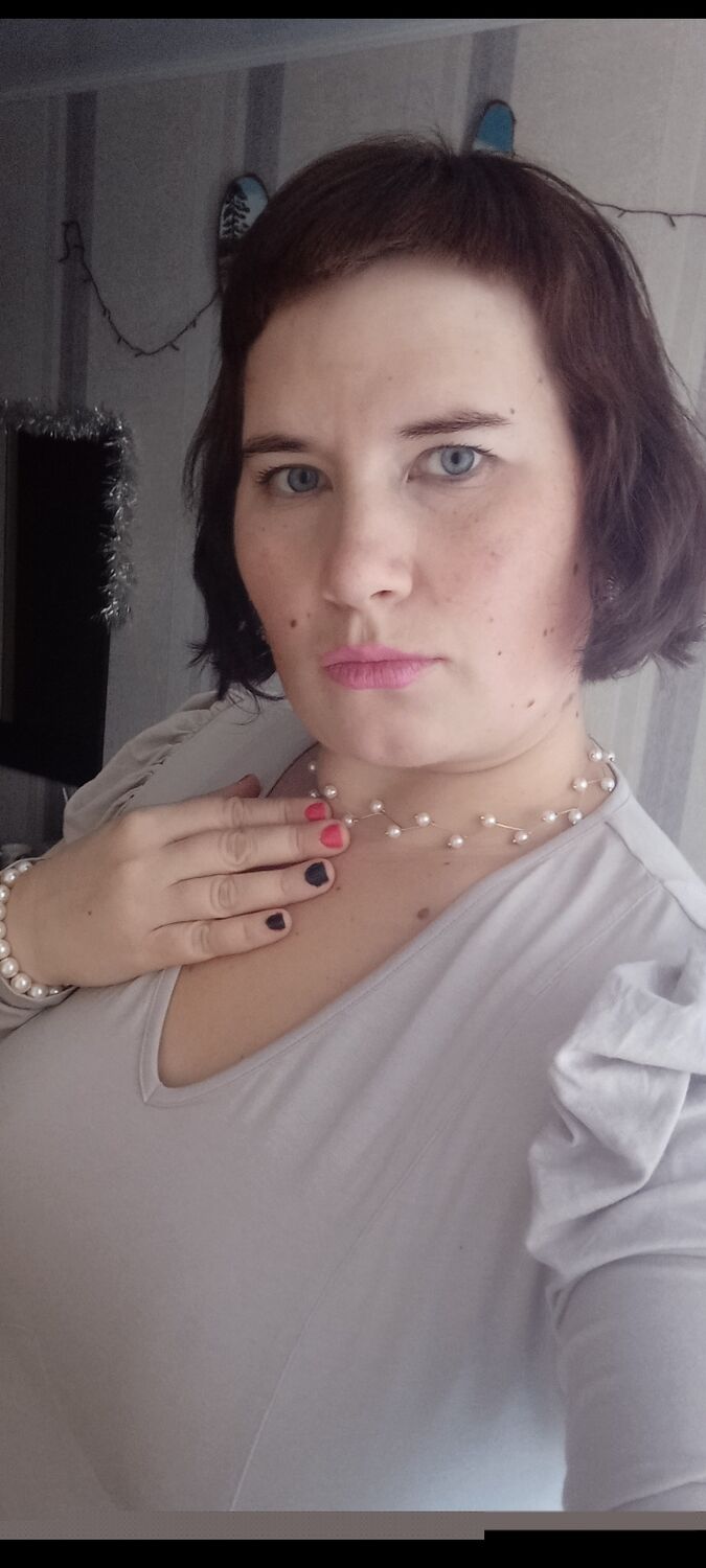  25718856  Anna, 33 ,    