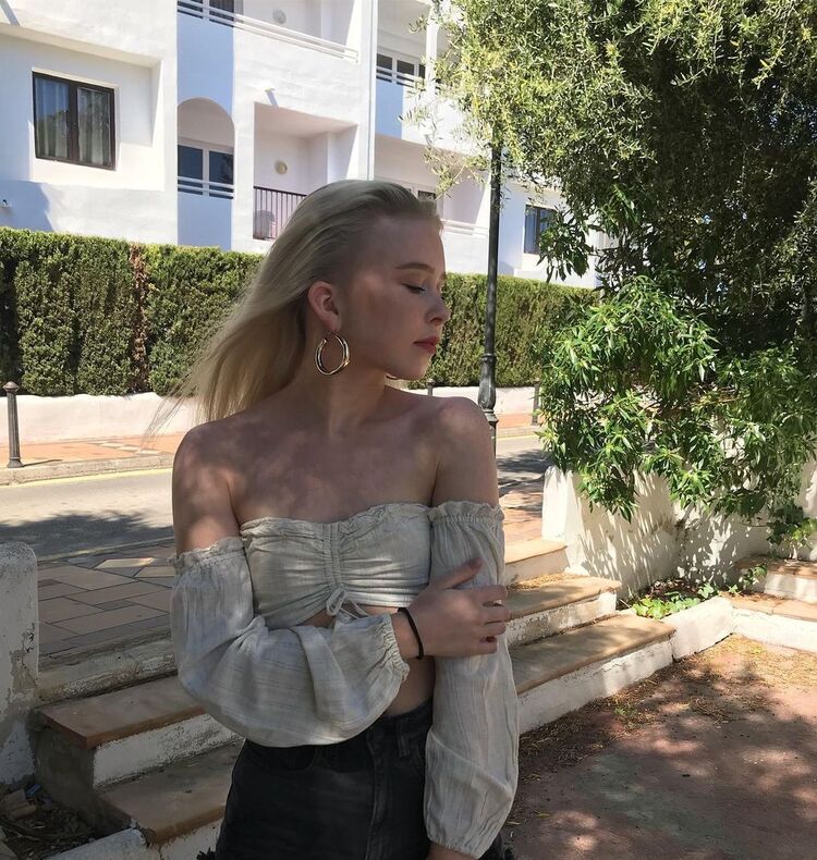  27095366  Diana, 28 ,    