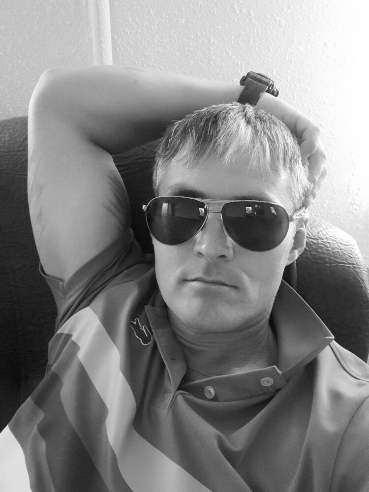  ,   Pavel, 37 ,   ,   