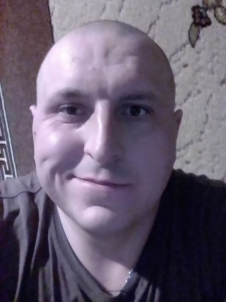  30970866  Artem, 39 ,    