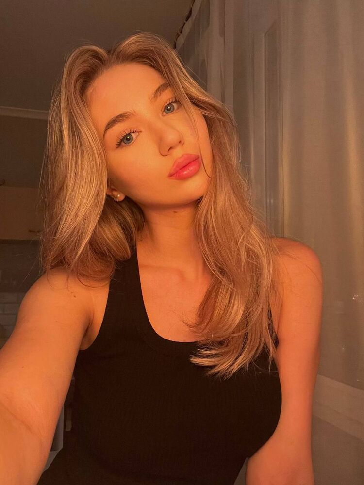  54611136  Anastasia, 23 ,    