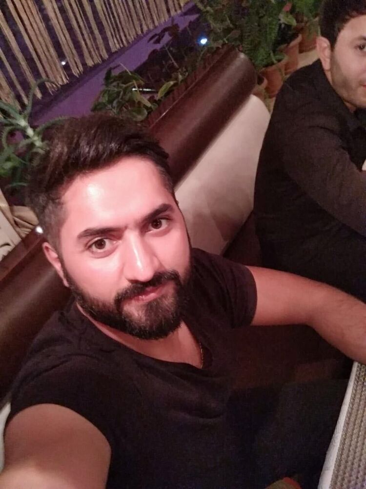  44196886  Tattoo Sadiq, 38 ,    