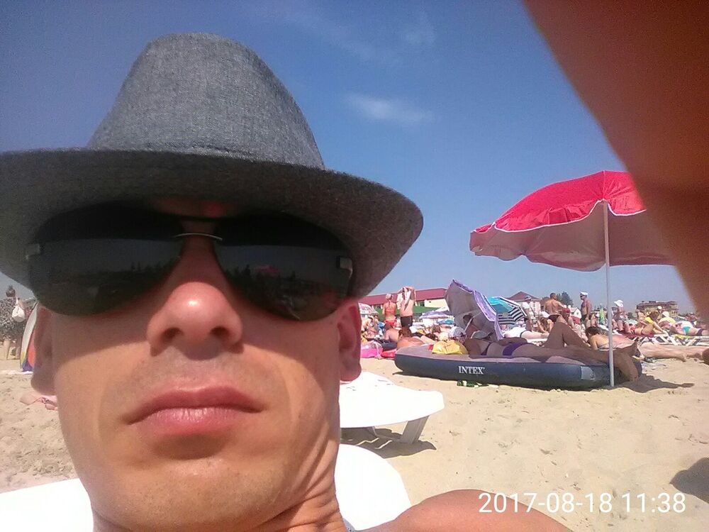  10562546  Nikola, 33 ,    