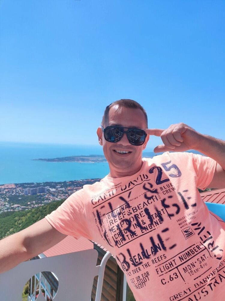  ,   Denis, 46 ,   ,   , c 